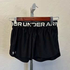 Under Armour youth med Black Shorts